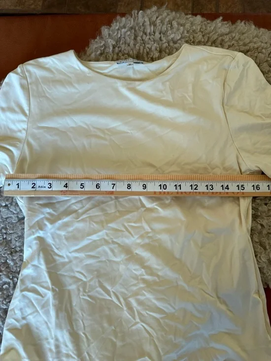 Gianni Bini Cream Short-Sleeve Bodysuit with Crew Neck - Picture 3 of 6